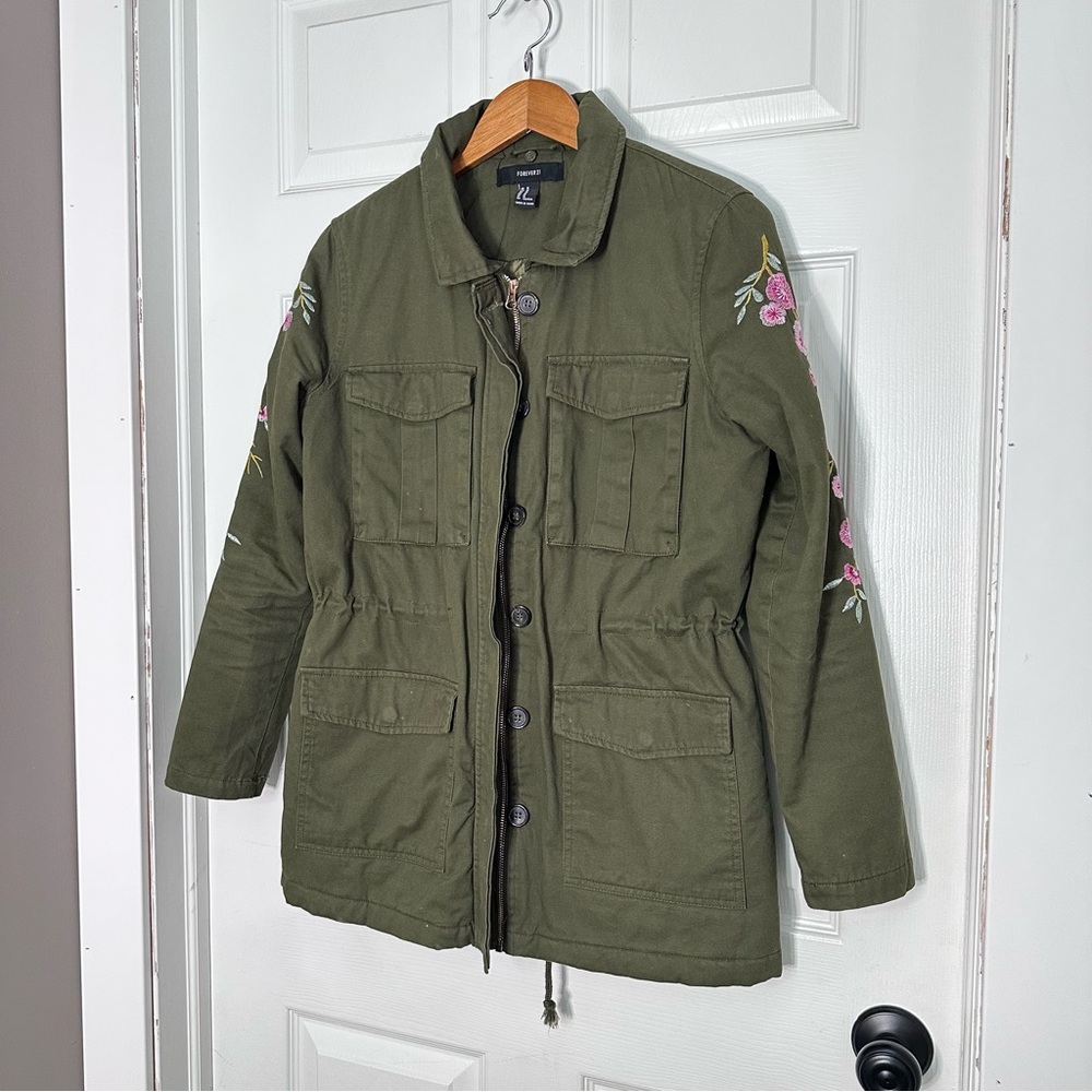 Forever 21 Olive Green‎ Utility Jacket Floral Embroidered Quilted Lining Medium